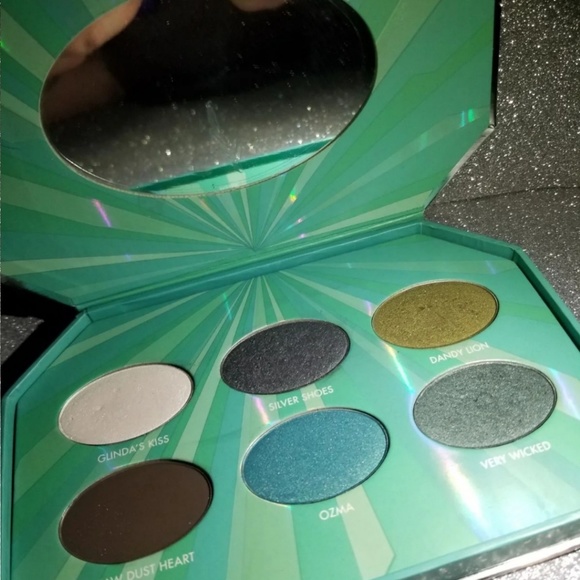 Tarina Tarantino Emerald Pretty Eyeshadow Palette - Picture 3 of 8